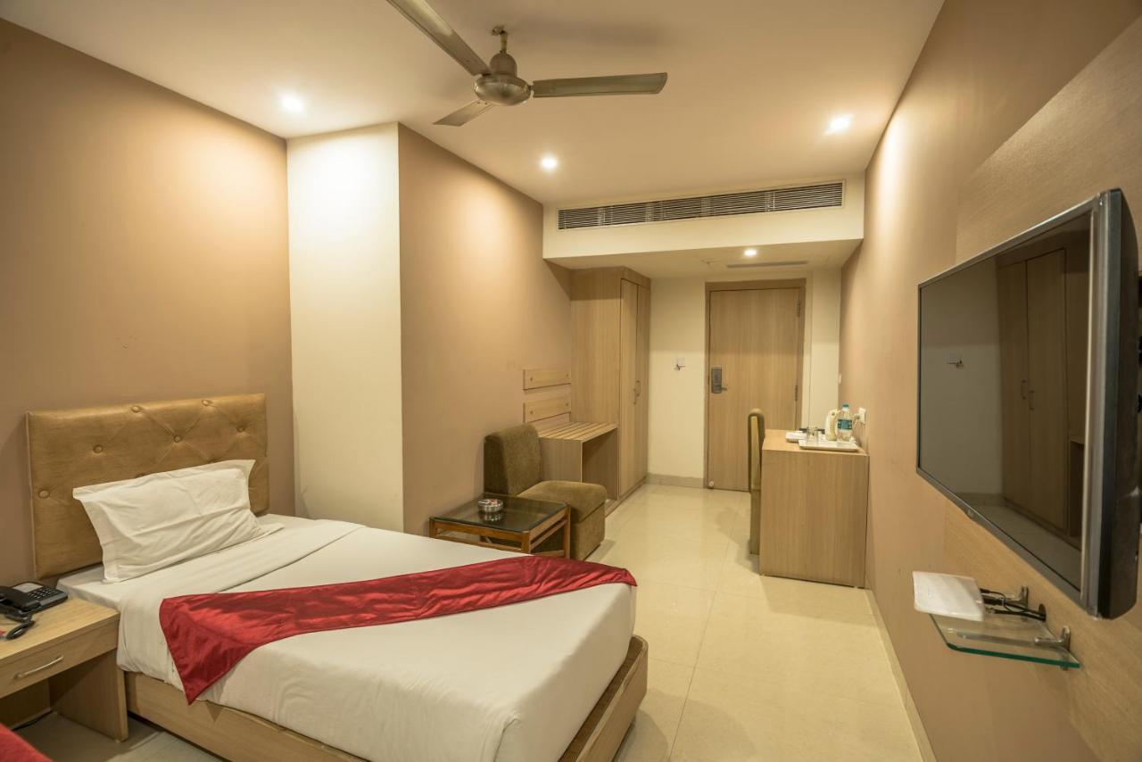 Palette Hotel Nisarga By Sunday Bhopal Ngoại thất bức ảnh