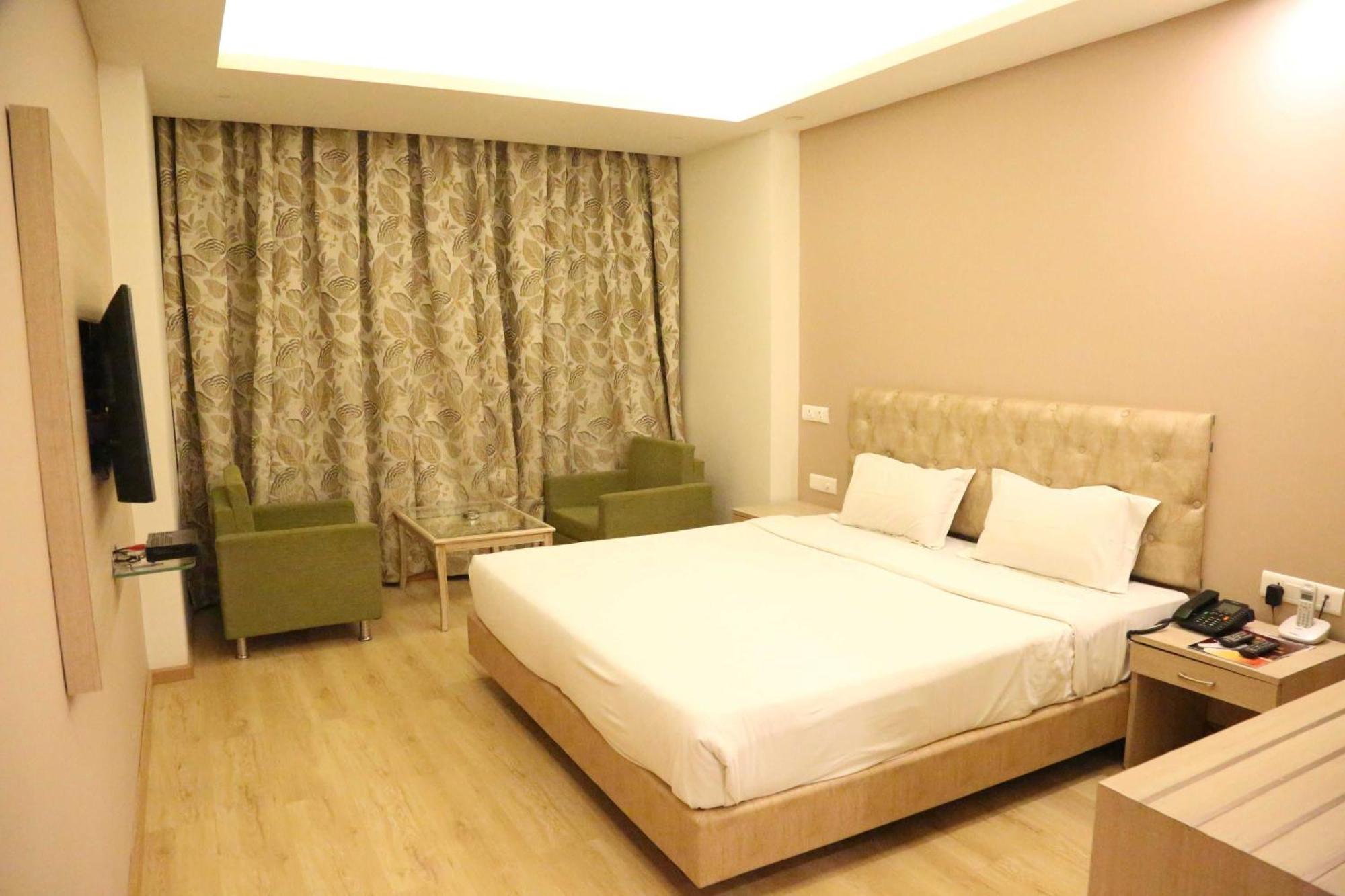 Palette Hotel Nisarga By Sunday Bhopal Ngoại thất bức ảnh