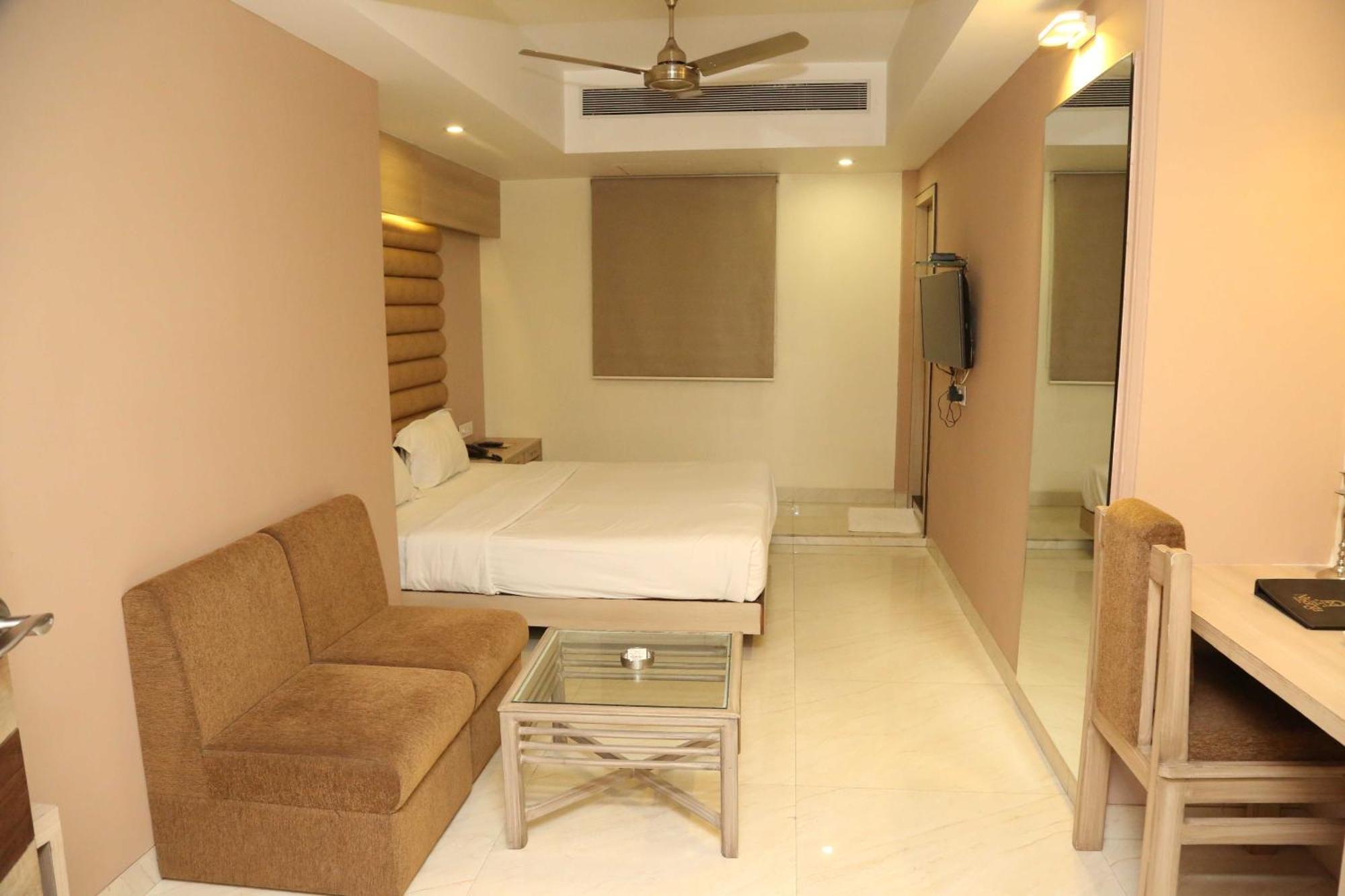 Palette Hotel Nisarga By Sunday Bhopal Ngoại thất bức ảnh