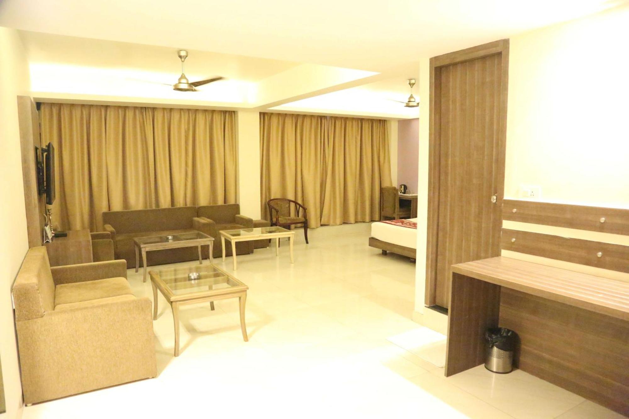 Palette Hotel Nisarga By Sunday Bhopal Ngoại thất bức ảnh